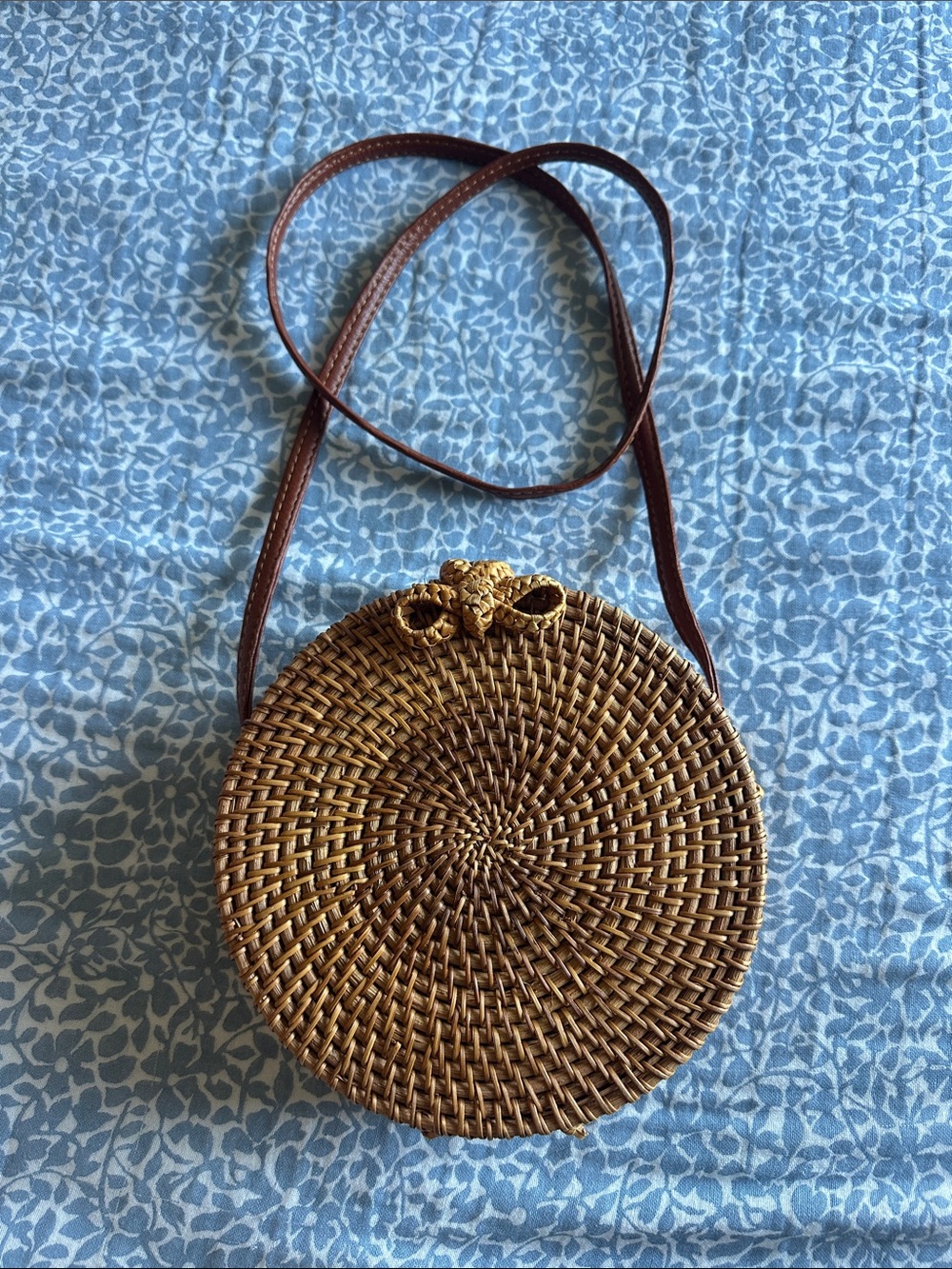 Round Woven Rattan Crossbody Bag in Brown
